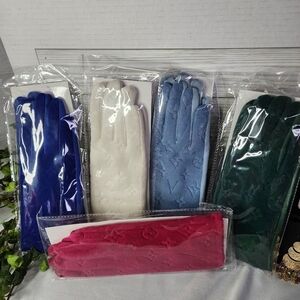 Clover Flower Fashion Design Fleece Luxe Gloves with Touchscreen Tip NIP